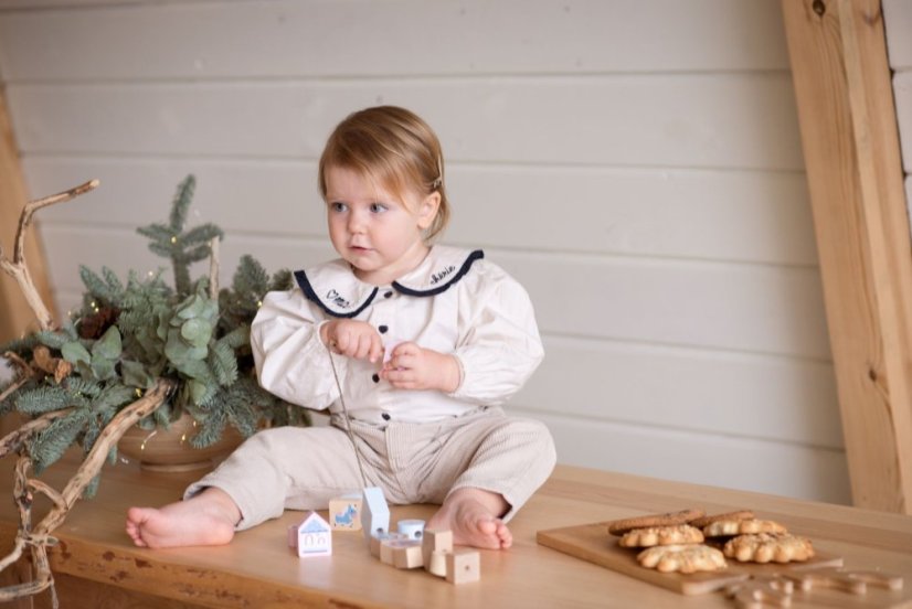 CUBIKA Pastel 16013 Navliekacia rozprávka - navliekací set - 13 drevených dielov a 8 predlôh