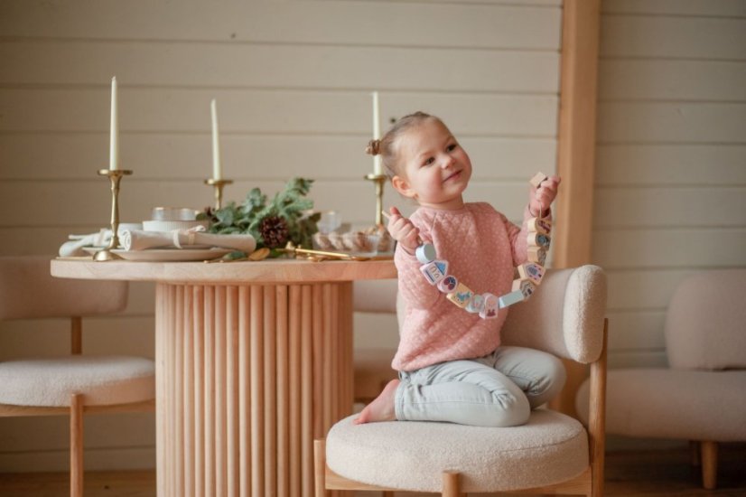 CUBIKA Pastel 16013 Navliekacia rozprávka - navliekací set - 13 drevených dielov a 8 predlôh