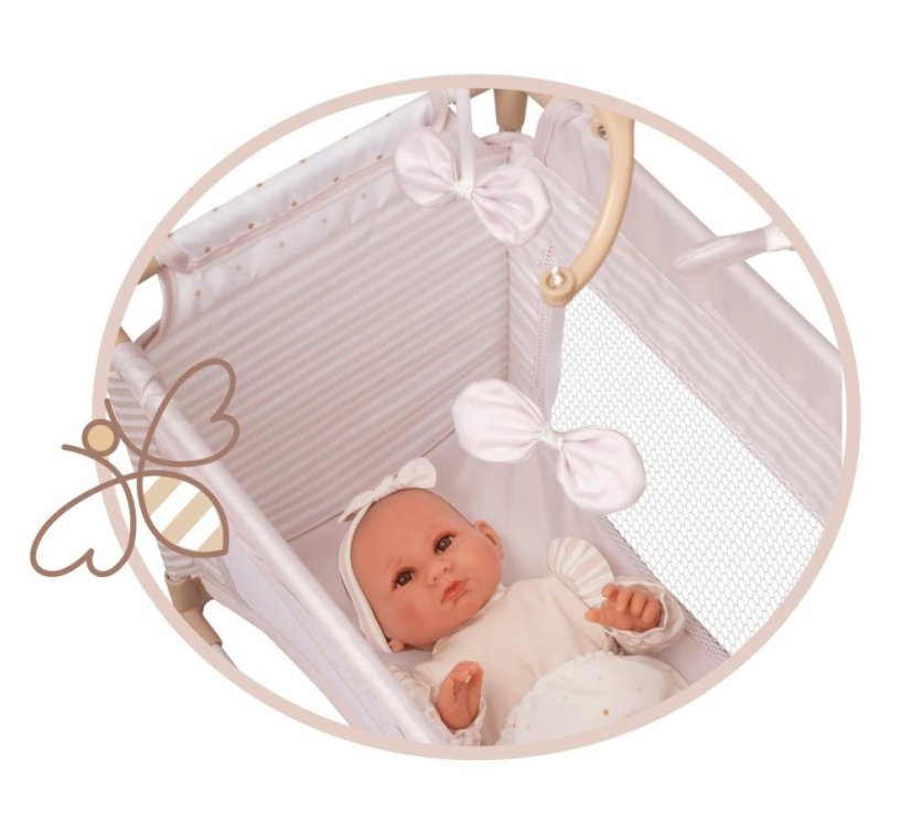 DeCuevas 53178 Moja prvá postieľka pre bábiky s hracím centrom Verona 2025