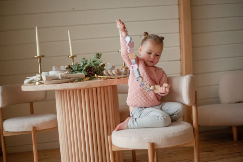 CUBIKA Pastel 16013 Navliekacia rozprávka - navliekací set - 13 drevených dielov a 8 predlôh