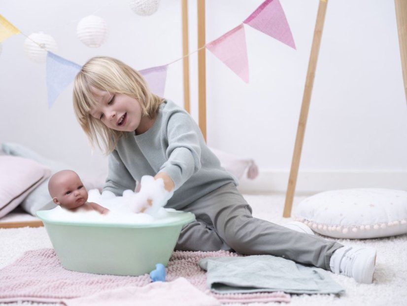 Llorens 63504 NEW BORN DIEVČATKO - realistická bábika bábätko s celovinylovým telom - 35 cm