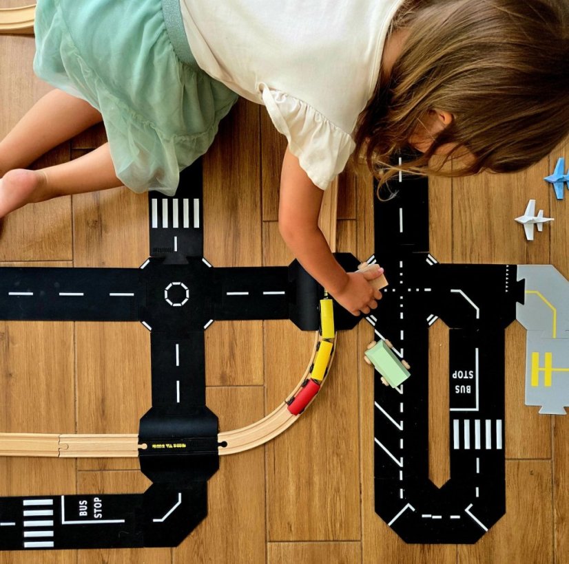 TODDLEROAD 2201 ŽELEZNIČNÍ PŘEJEZD S DOPLŇKY - flexibilní silnice - 8 silikonových puzzle dílů