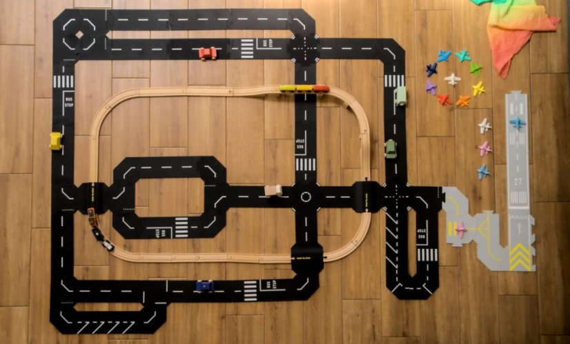 TODDLEROAD 2201 ŽELEZNIČNÉ PRIECESTIE S DOPLNKAMI - flexibilná cesta - 8 silikónových puzzle dielov
