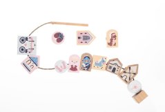 CUBIKA Pastel 16013 Navliekacia rozprávka - navliekací set - 13 drevených dielov a 8 predlôh