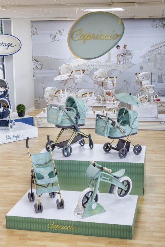 DeCuevas 85073 Skladací kočík pre bábiky so slnečníkom a taškou Capriccio 2025-60 cm