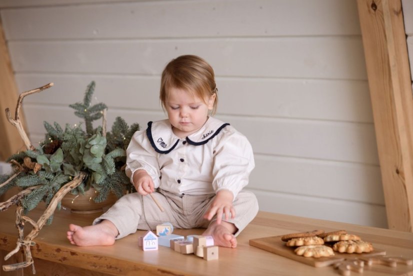 CUBIKA Pastel 16013 Navliekacia rozprávka - navliekací set - 13 drevených dielov a 8 predlôh